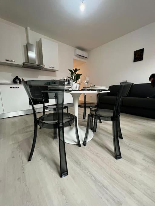 History Luxury Central Apartment By Revenue House Côme Esterno foto